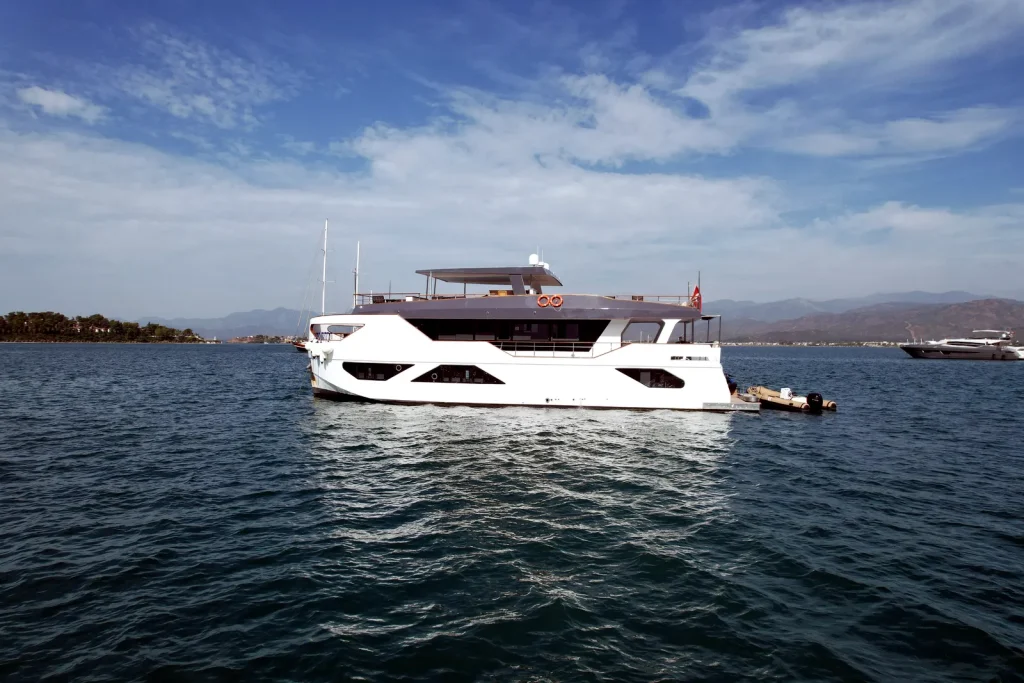 Motor Yacht Nayk 3